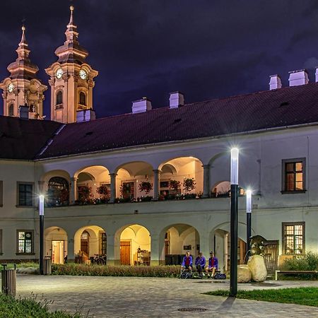 Foter Apartman Eger Bagian luar foto