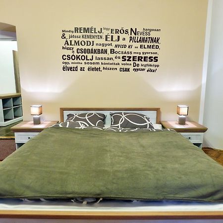 Foter Apartman Eger Bagian luar foto