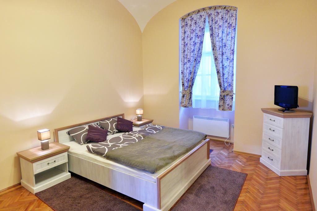 Foter Apartman Eger Bagian luar foto