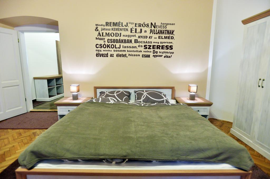 Foter Apartman Eger Bagian luar foto