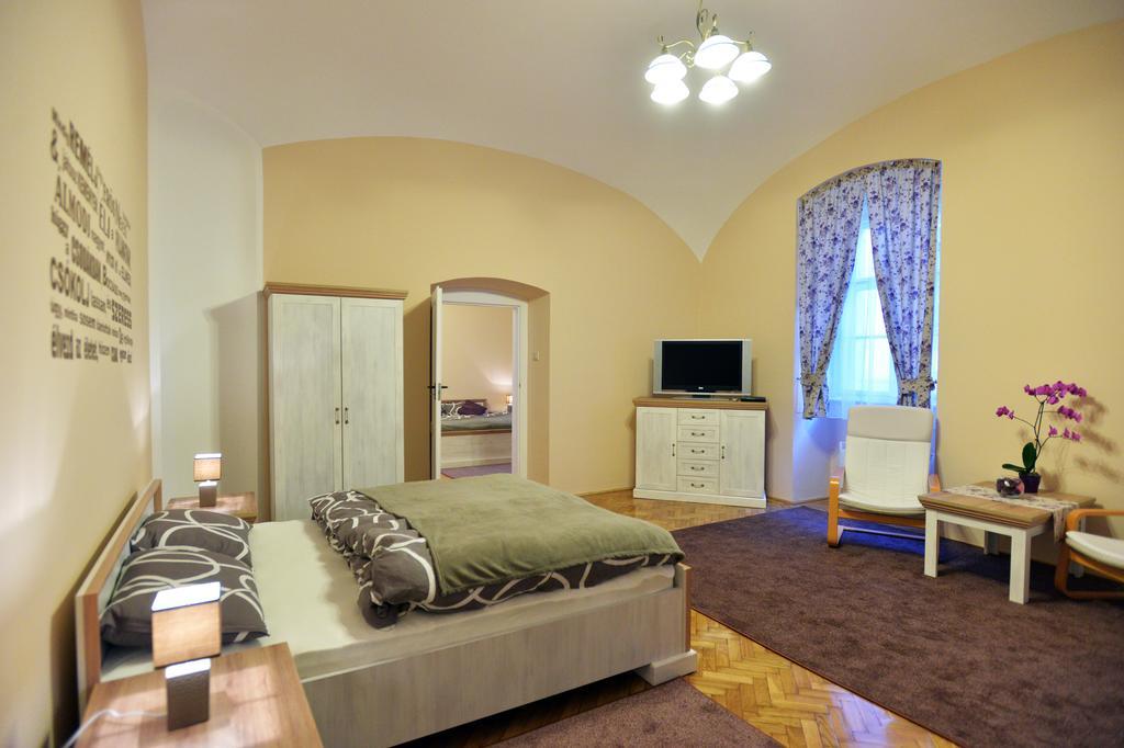 Foter Apartman Eger Bagian luar foto