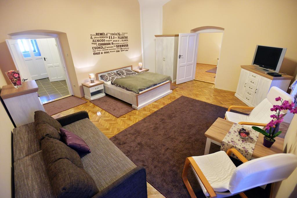 Foter Apartman Eger Bagian luar foto
