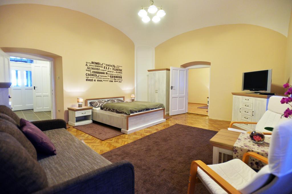 Foter Apartman Eger Bagian luar foto